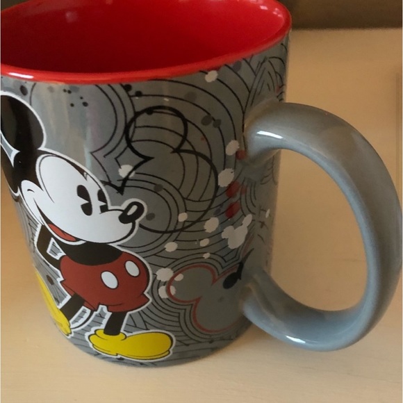 NEW!! Disney Mickey Mouse 20 oz
Coffee mug - Picture 2 of 6